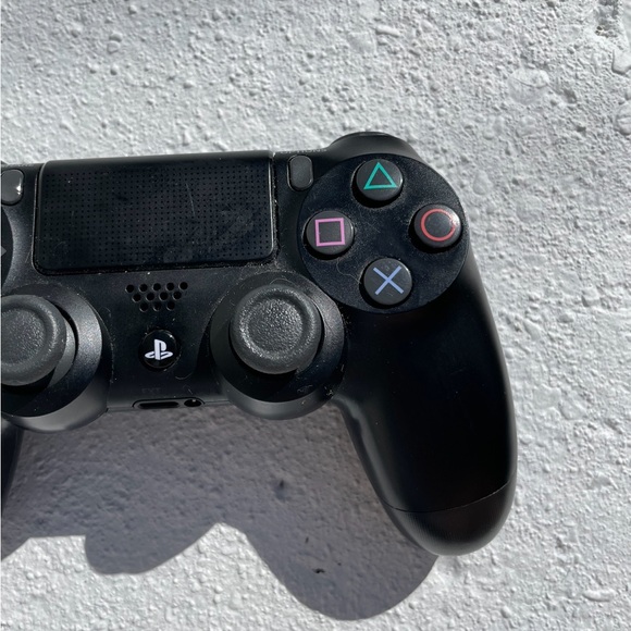 Pre-Owned PS4 Dualshock 4 Controller - Picture 3 of 8